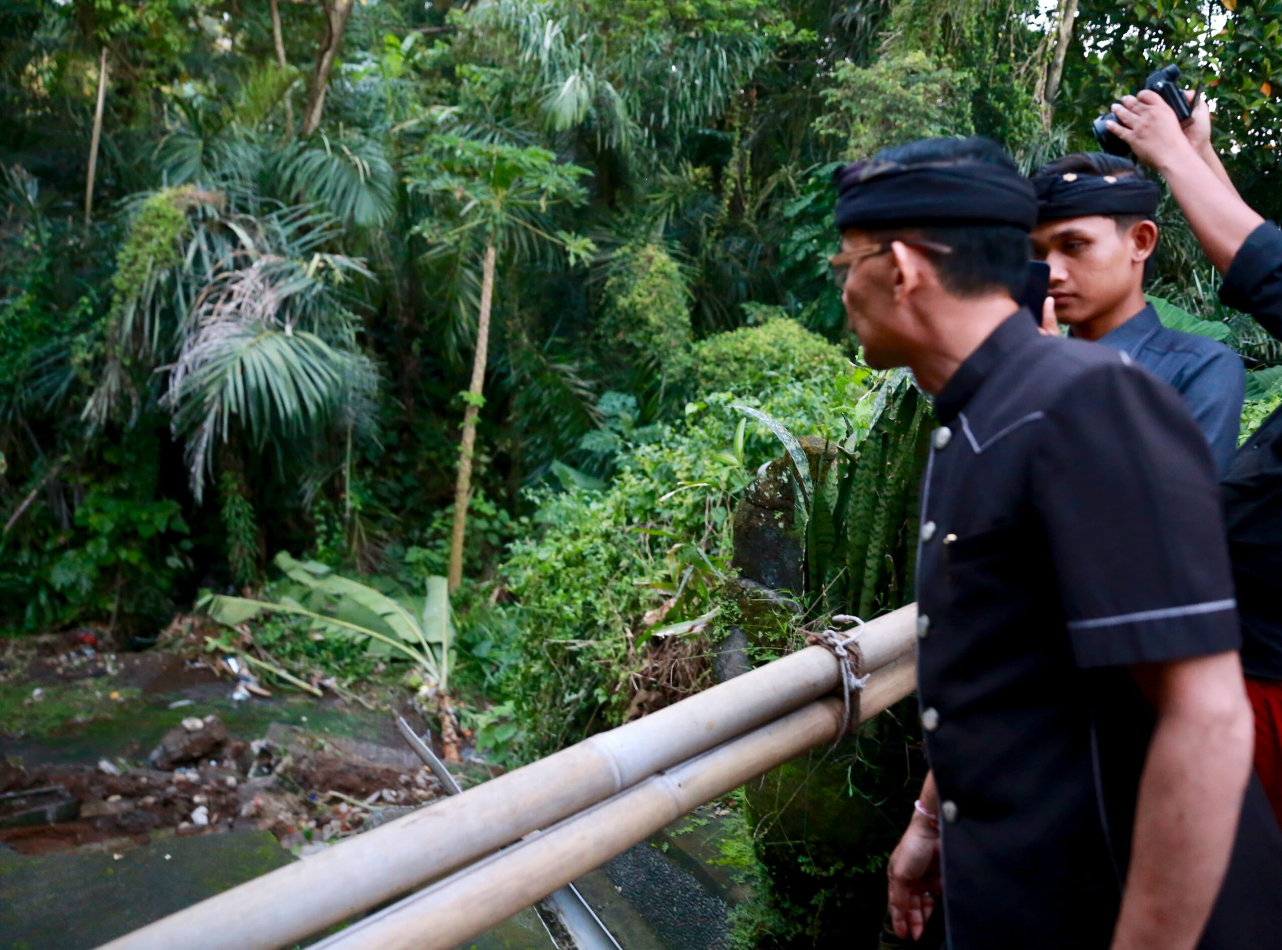 Tinjau lokasi longsor, Bupati Satria Intruksikan Data Semua Lokasi Terdampak dan Segera Tangani