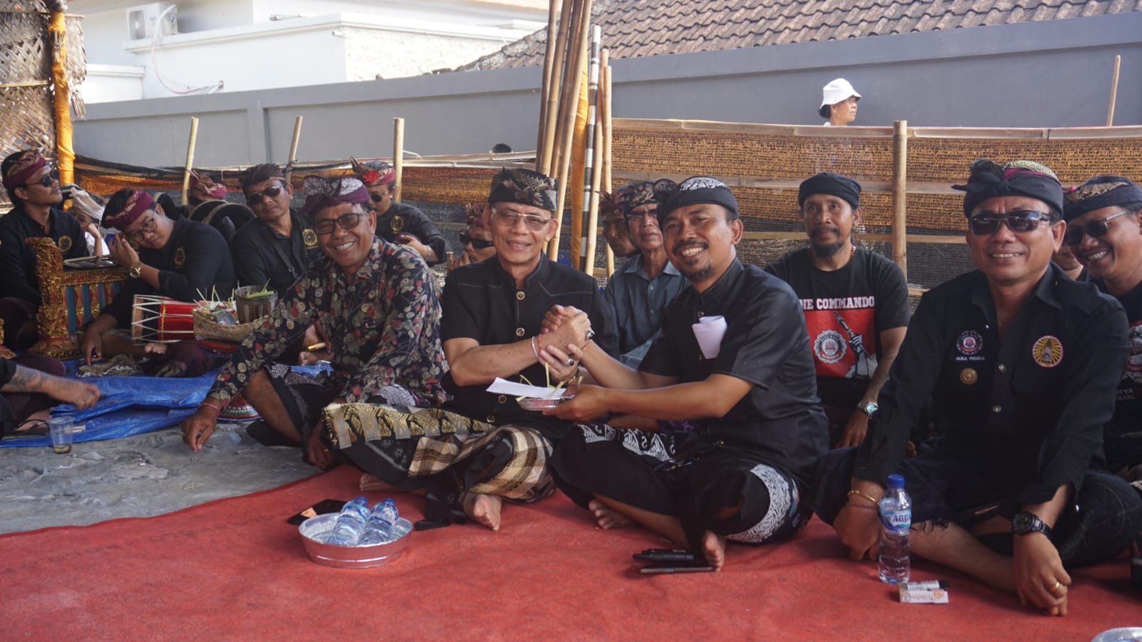 Bupati Klungkung Hadiri Puncak Upacara Ngaben Massal di Desa Adat Batukandik
