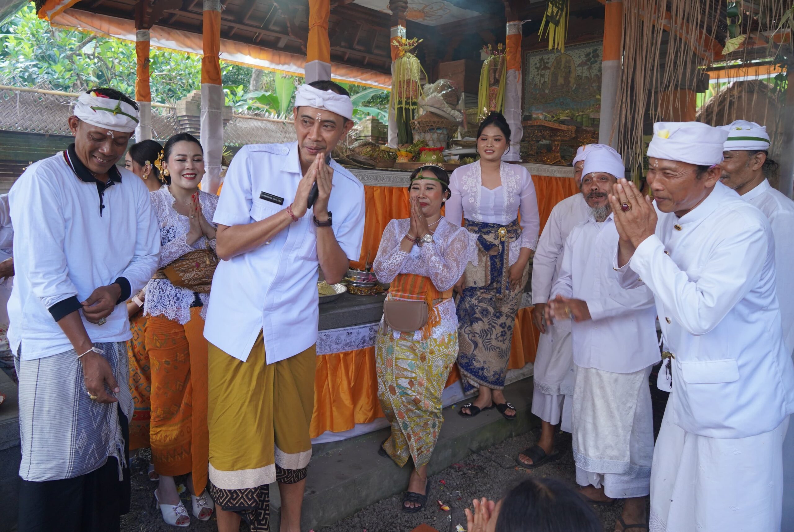 Wakil Bupati Klungkung, Tjokorda Gde Surya Putra, menghadiri puncak Karya Ngenteg Linggih, Padudusan Alit, Mupuk Pedagingan lan Puja Wali di Pura Ayu Taman Sari, Desa Dawan Kaler