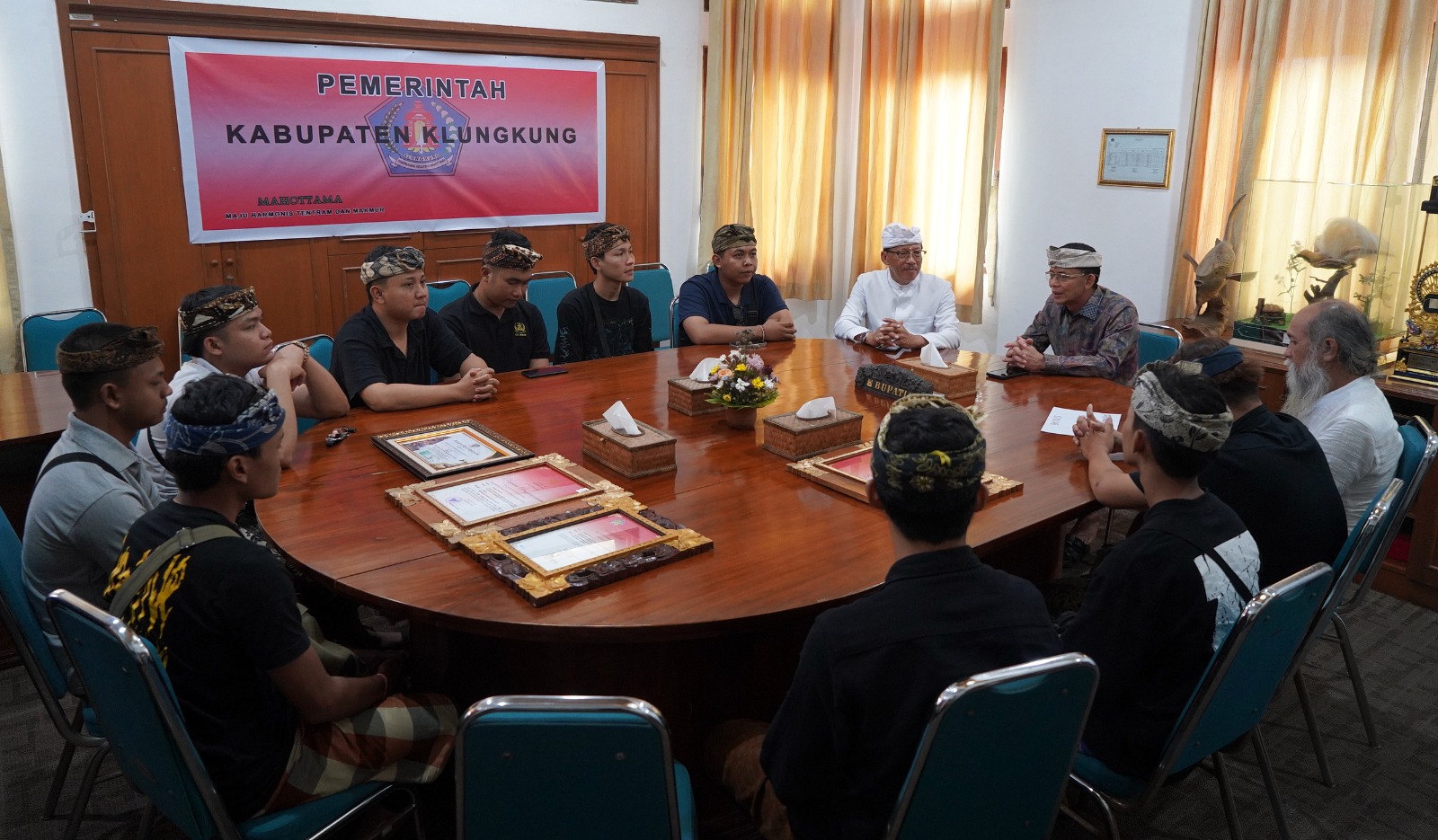 Bupati Satria Apresiasi Pemenang Lomba Barong Ket dan Taman Penasar