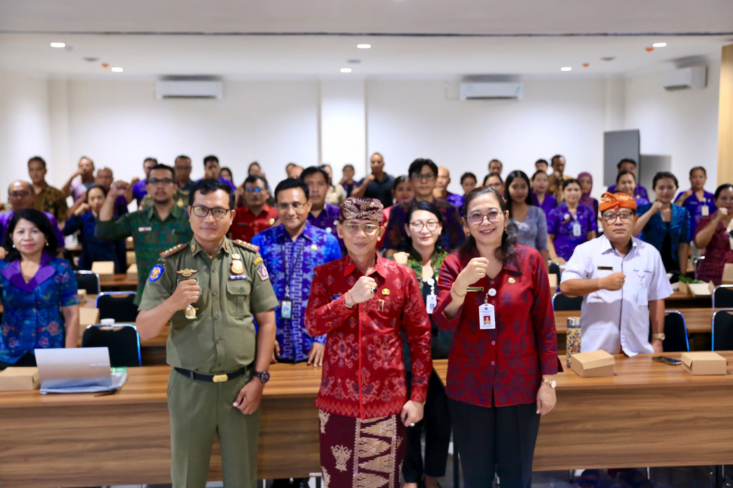 Bupati Satria ajak Tim Lindungi Masyarakat Klungkung dengan Meningkatkan Kepatuhan KTR