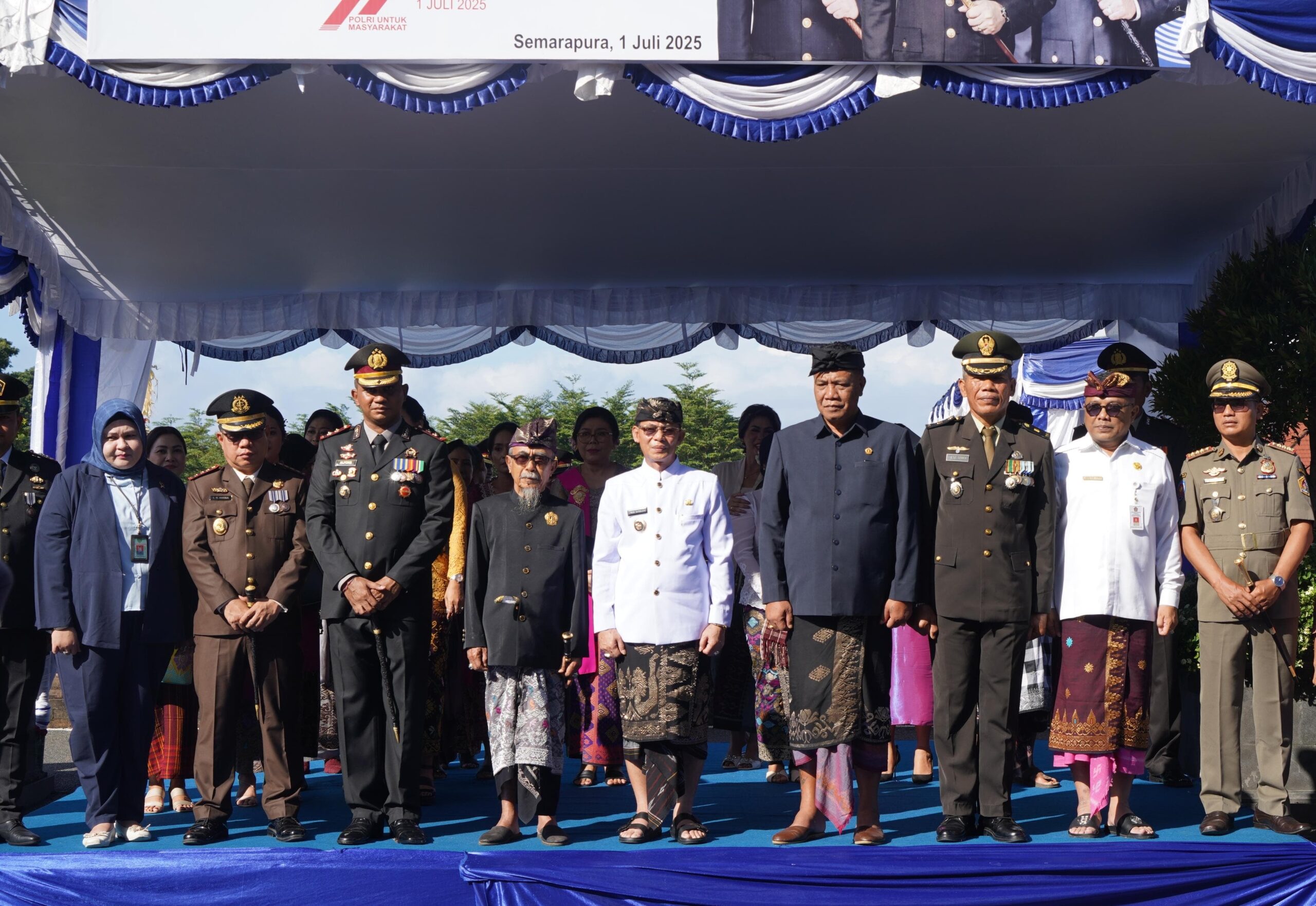 Upacara Peringatan Hari Bhayangkara ke-79 Tahun 2025 di Alun-Alun Ida I Dewa Agung Jambe.