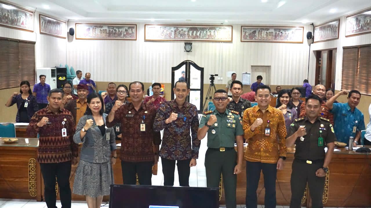 Dorong Pertumbuhan Ekonomi, Wabup Tjok Surya Ajak Tim Bekerja Maksimal