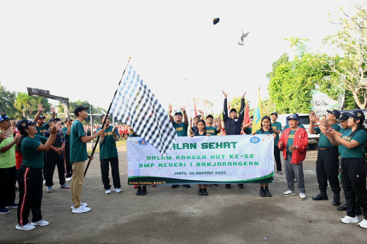 Jalan Santai Meriahkan HUT Spesabra ke 52