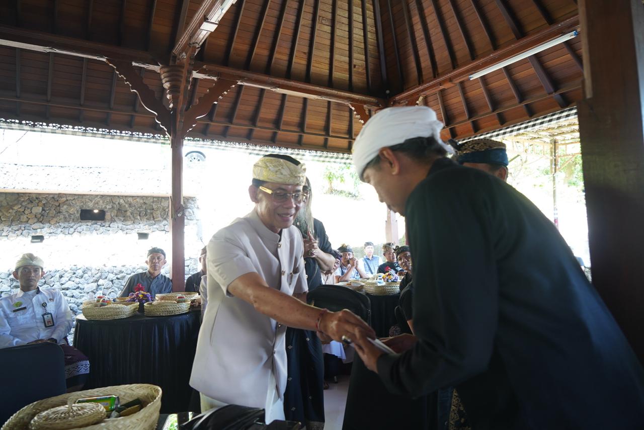 Bupati Satria Apresiasi Launching dan Bedah Buku “Bhaerawa Jnna”
