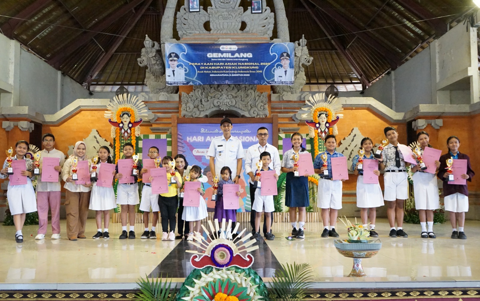 Peringatan Hari Anak Nasional Ke-41 2025, Wabup Tjok Surya: Mari Kita Bangun Generasi Emas yang Sehat Fisik dan Mental