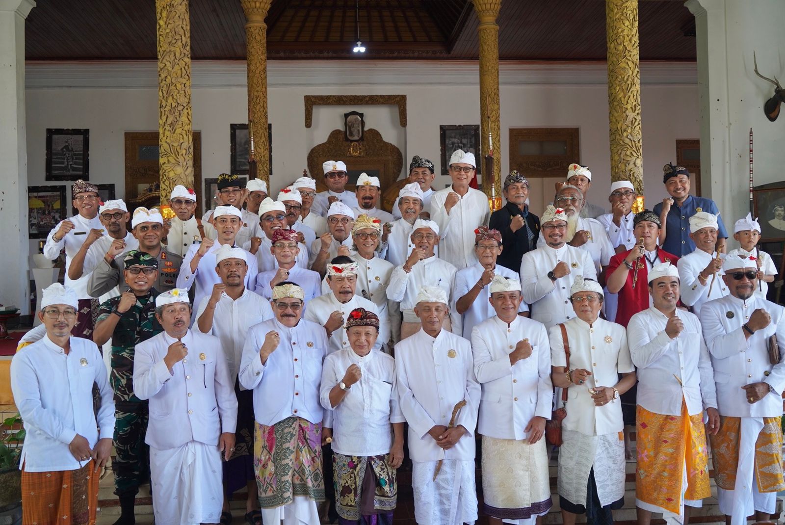 Bupati Satria Hadiri Upacara Meligia Punggel Puri Agung Klungkung