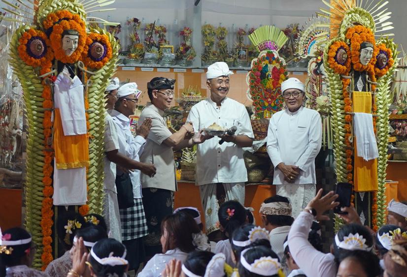 Hadiri Upacara Atma Wedana, Bupati Satria Ajak Masyarakat Perkuat Tradisi Adat Budaya Bali