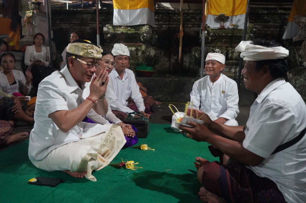 Abakti Pujawali di Pura Dadia Pasek Gelgel Desa Adat Pegending