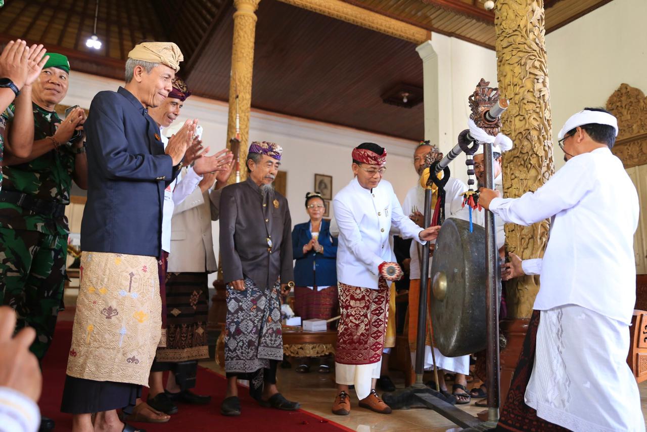 Bupati Satria Buka Pesamuan Agung Pasemetonan Ageng Trah Arya Kuthawaringin