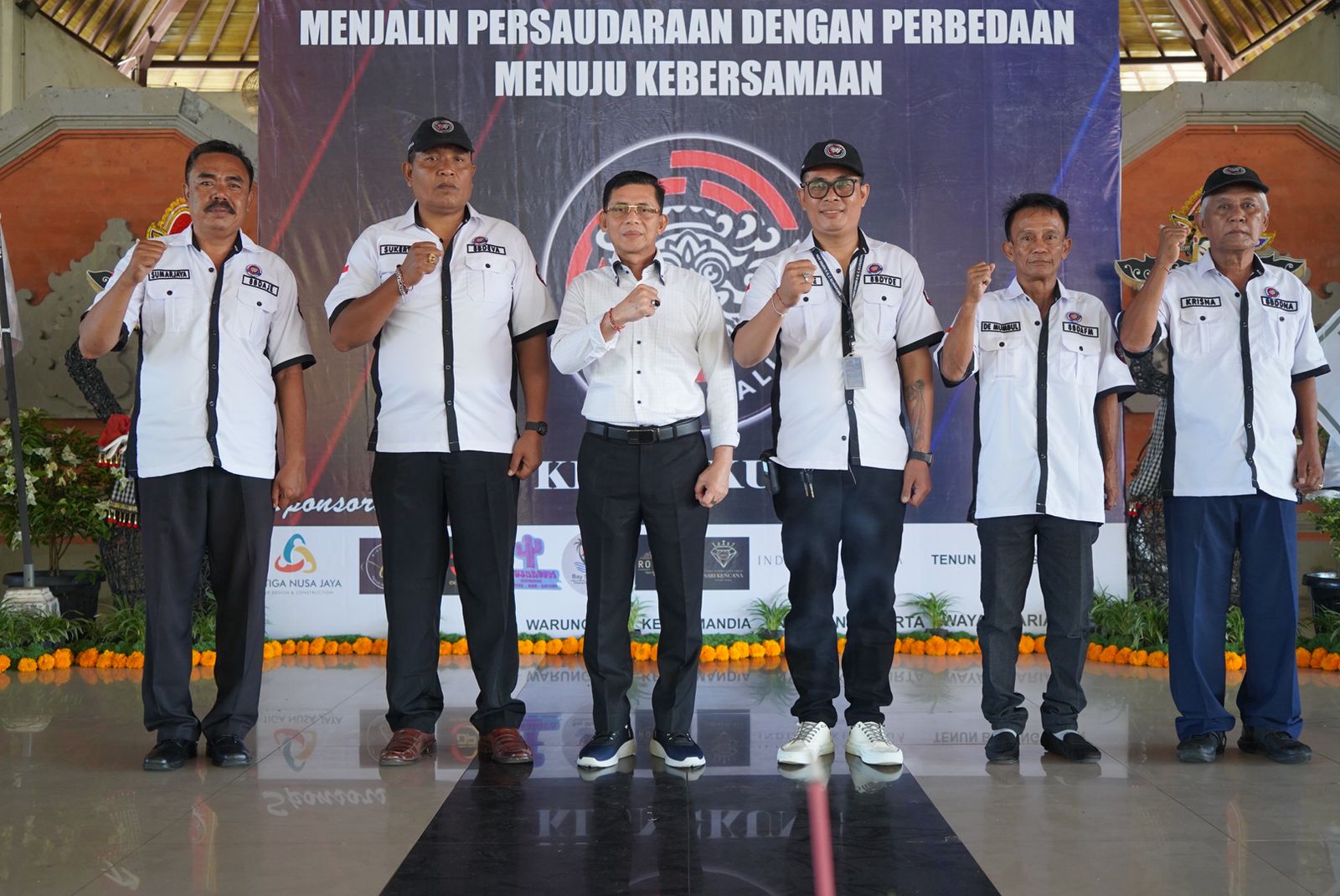 Bupati Satria Lantik Pengurus Komunitas Komunikasi Bali Dwipa Klungkung