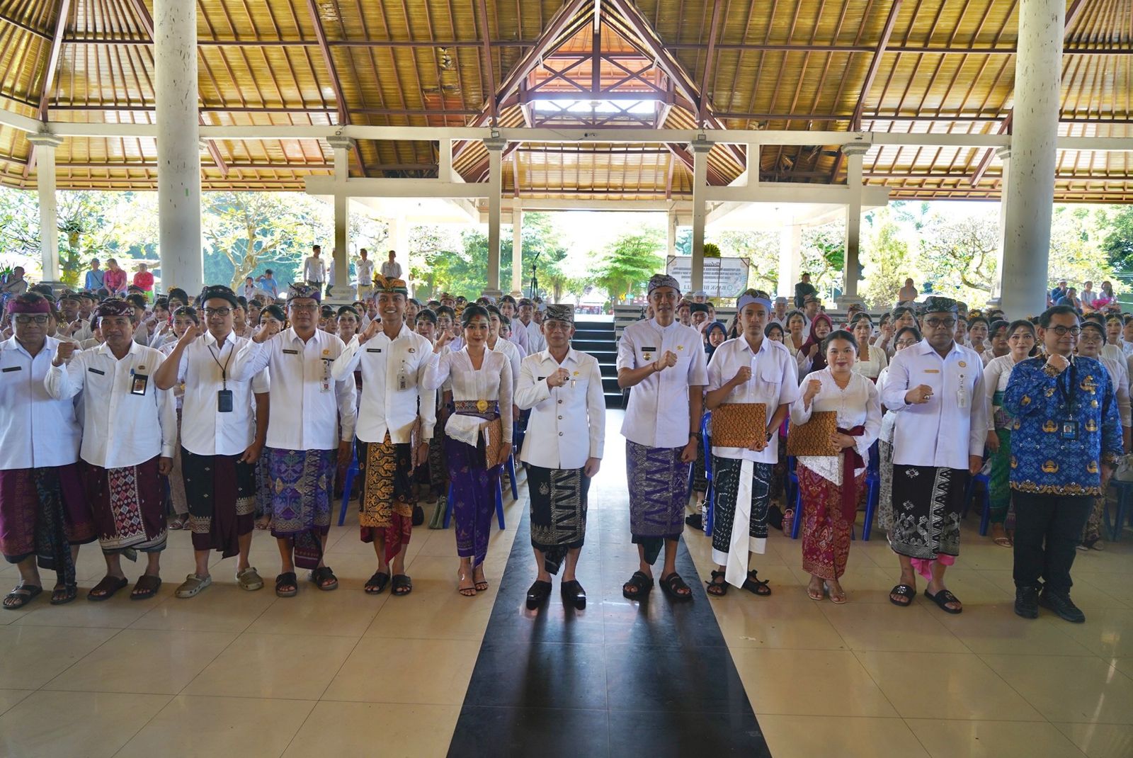 Bupati Satria Serahkan SK Pengangkatan PPPK Tahap II Formasi Tahun 2024, Bupati Satria : Tingkatkan Disiplin dan Semangat Kerja