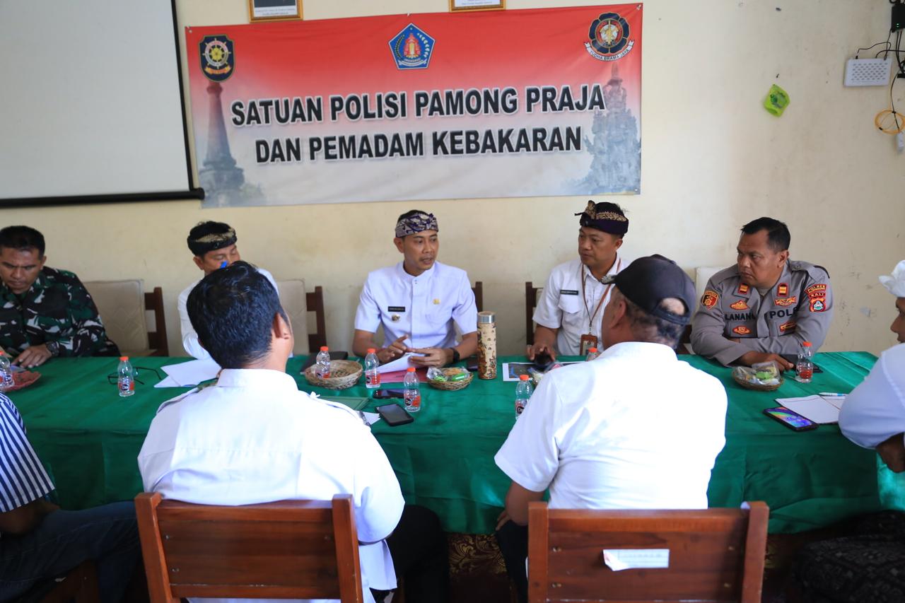 Antisipasi Keselamatan Warga, Wabup Tjok Surya Ajak Warga Komit Tata Aliran Sungai Candi Gara Kusamba