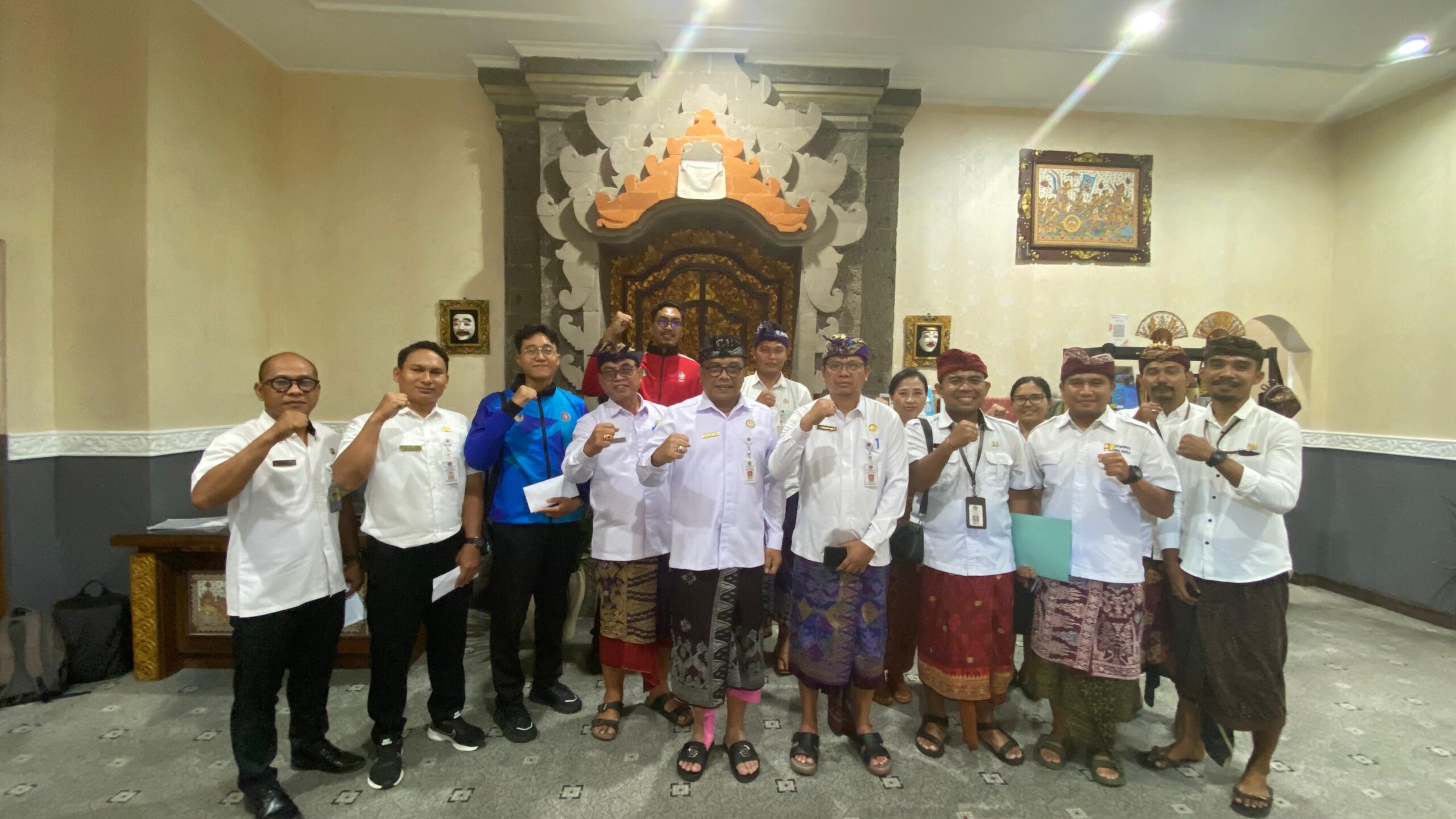 Sekda Klungkung Lepas Kontingen Pornas KORPRI 2025, Targetkan Semangat Juang dan Jalinan Kerja Sama