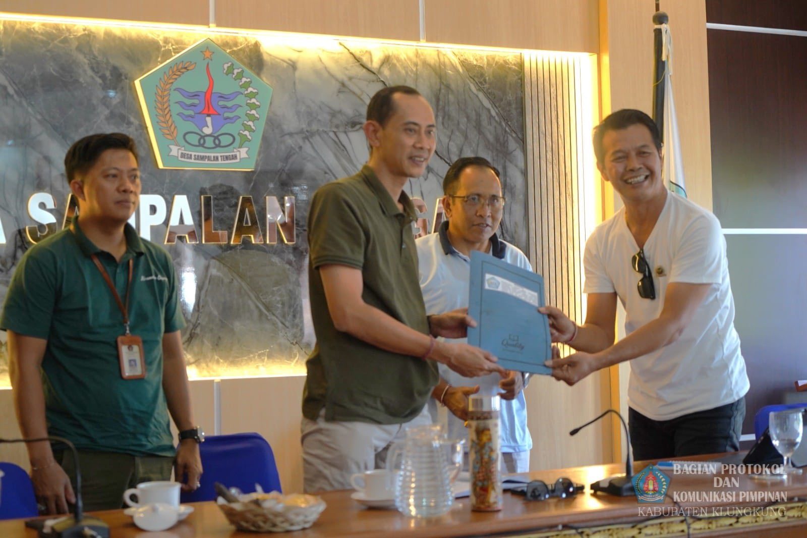 Wabup Tjok Surya Hadiri Pertemuan Forum Perbekel se-Kecamatan Dawan