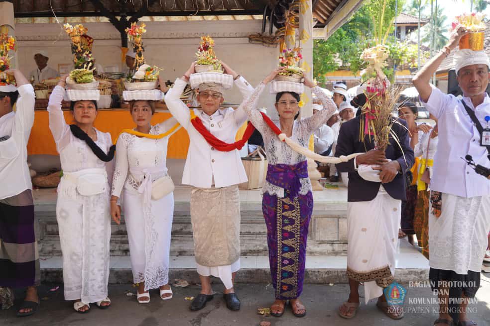 Karya Ngusaba Jagat di Pura Penataran Ped