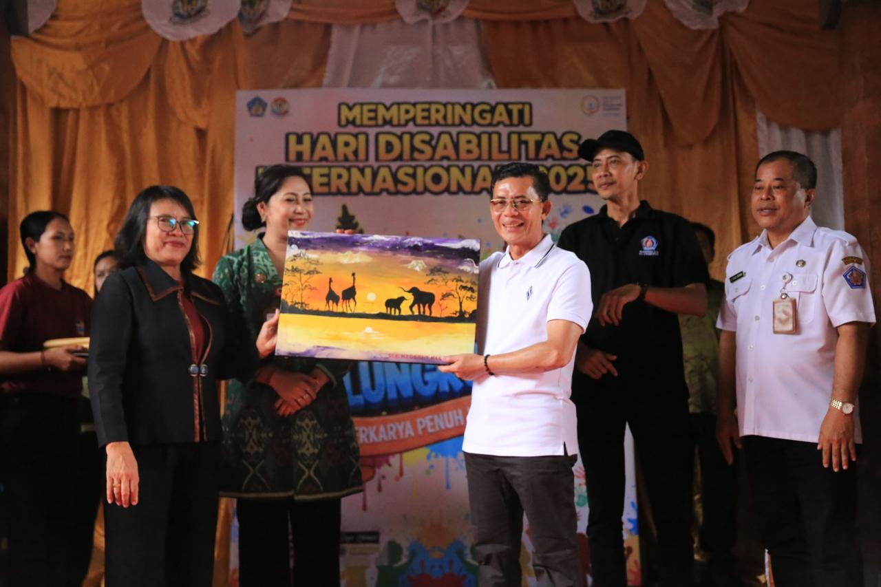 Bupati Satria Apresiasi dan Dukung Karya Anak-Anak Disabilitas Klungkung