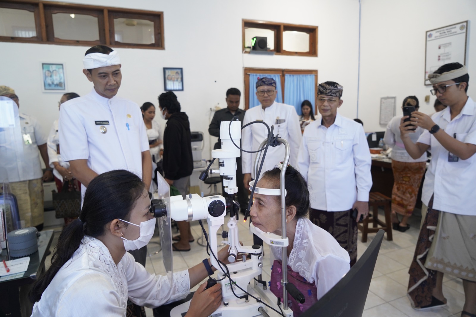 Bupati Satria Hadiri Pemeriksaan Kesehatan Gratis Para Sulinggih