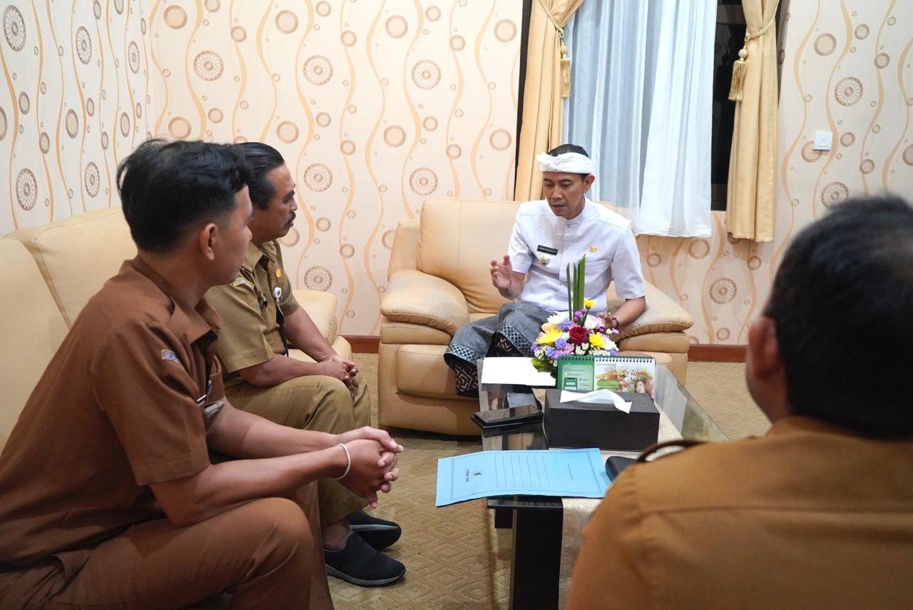 Wabup Tjok Surya terima audiensi Kepala Dinas Kependudukan dan Pencatatan Sipil Kabupaten Klungkung