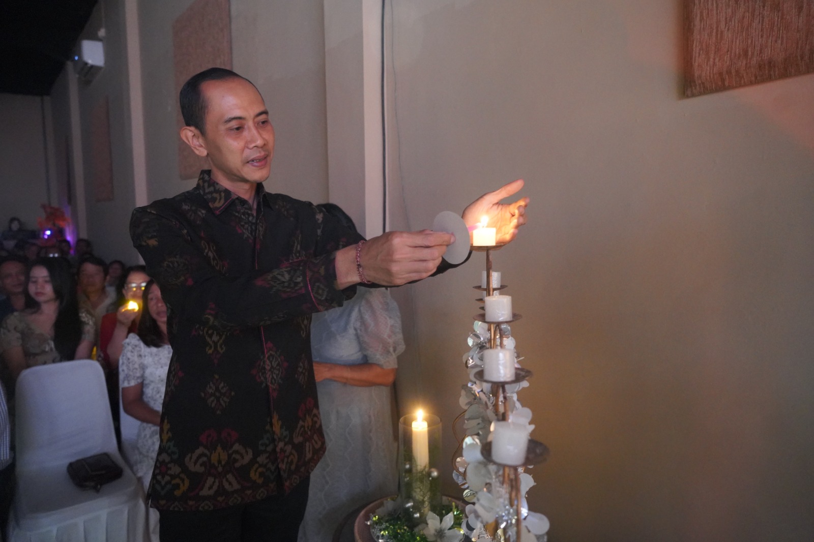 Wabup Tjok Surya hadiri Ibadah Perayaan Hari Natal 2025