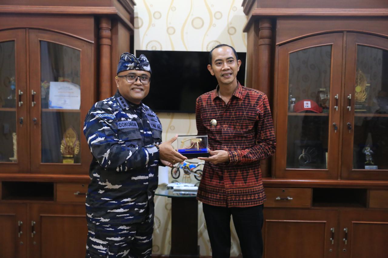 Wakil Bupati Klungkung, Tjokorda Gde Surya Putra menerima audiensi Komandan Pangkalan TNI Angkatan Laut (Danlanal)