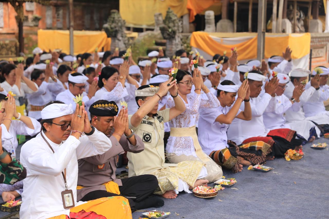 Pemkab Klungkung Muspayang Bakti Dimulainya Pelaksanaan Haluan Pembangunan Bali Masa Depan di Pura Agung Kentel Gumi