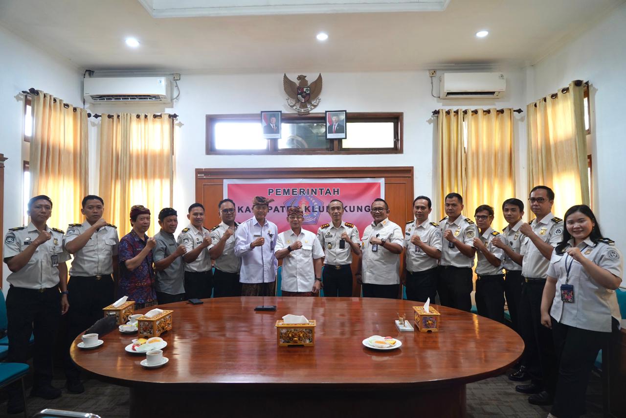 Dukung Pelayanan Keimigrasian, Bupati Satria Tandatangani Perjanjian Pinjam Pakai Aset dengan Kantor Imigrasi