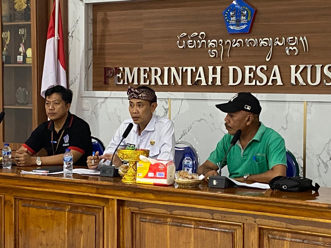 Diterjang Abrasi Parah, Wabup Tjok Surya Pimpin Rapat Koordinasi Relokasi Warga Monggalan