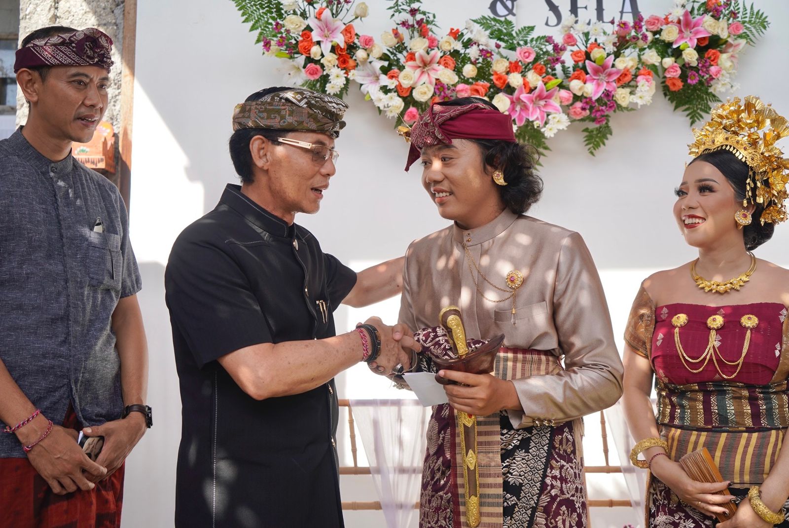Bupati Satria Hadiri Pernikahan Putra Perbekel Batununggul