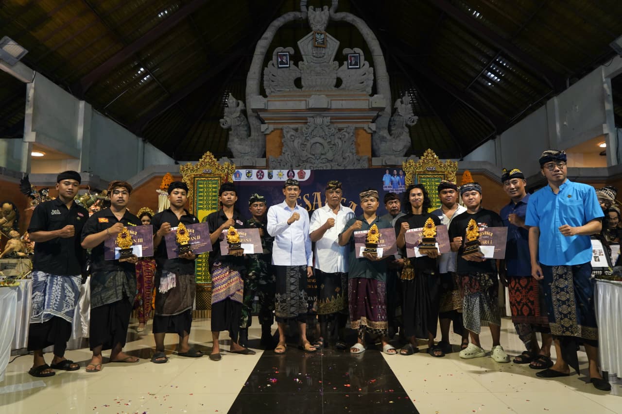 Wabup Tjok Surya Tutup Kesanga Mahotsava Fest 2026, Dorong Kreativitas Generasi Muda Lewat Seni Ogoh-Ogoh