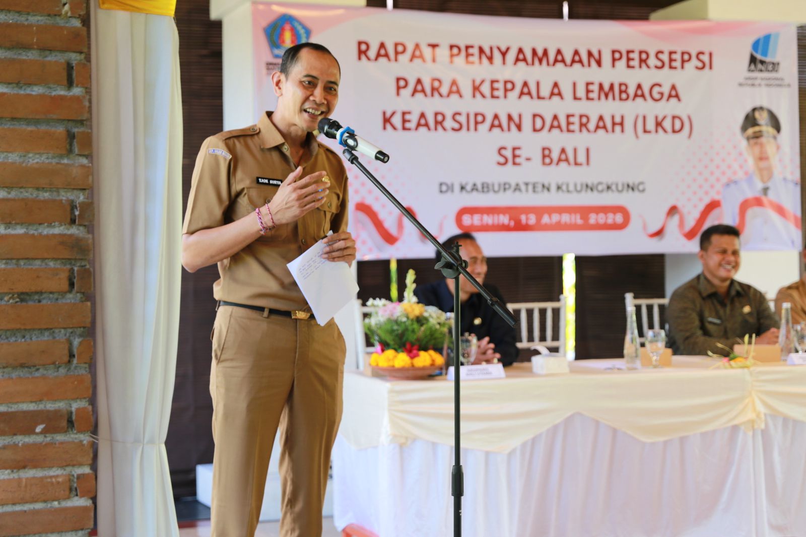 Wabup Tjok Surya Buka Rapat Penyamaan Persepsi LKD se-Bali: Arsip Adalah Saksi Sejarah dan Penyelamat Negara