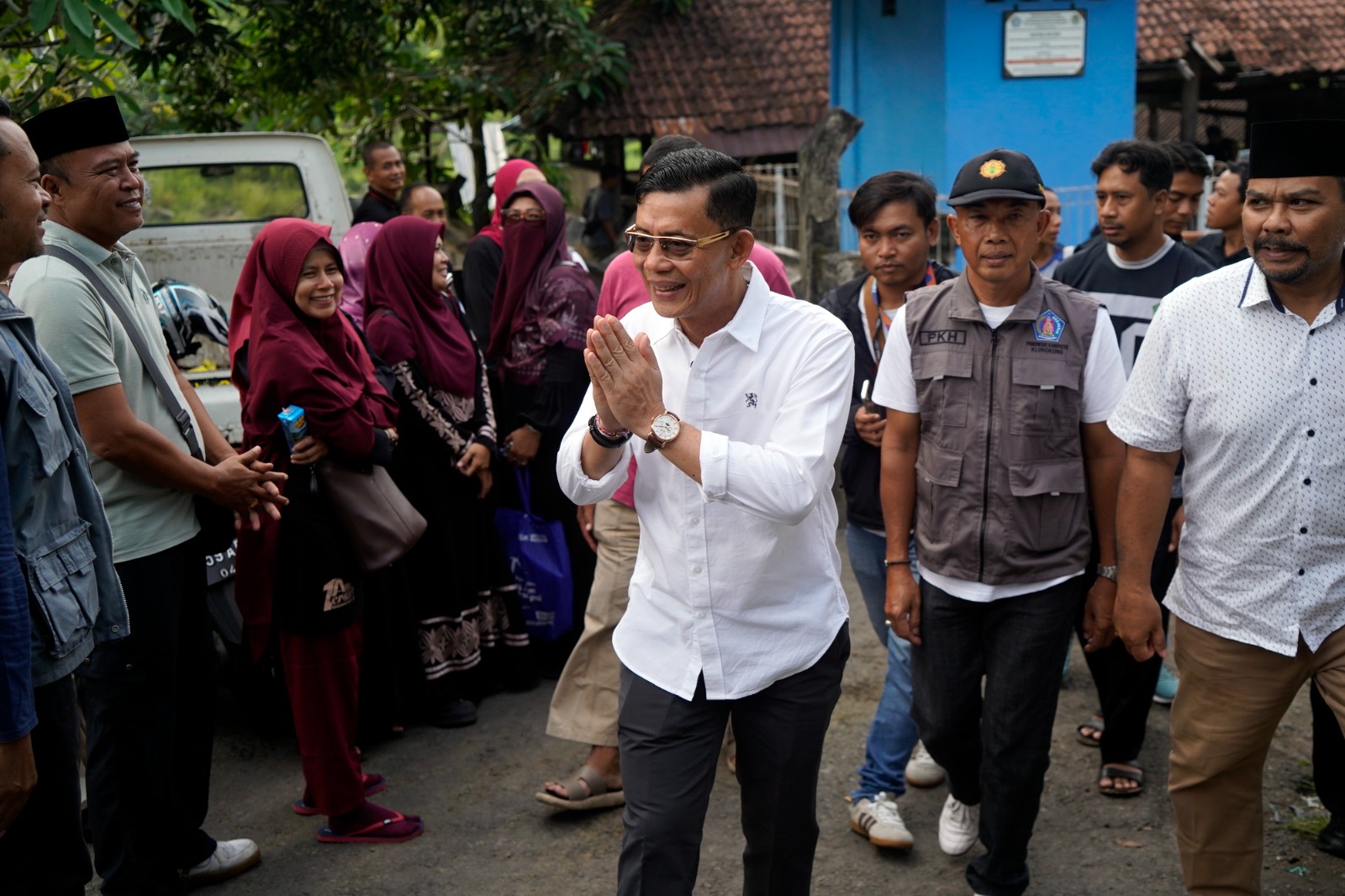 Bupati Klungkung Serahkan Bantuan Sapi Kurban Presiden untuk Masjid Hasanudin Sambut Idul Adha 1447 H