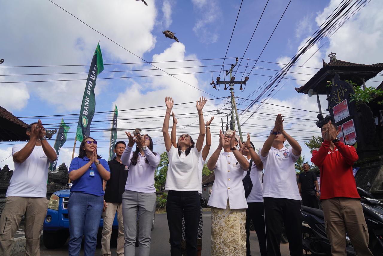 HUT ke-6 Forkomdewi, Bupati Satria Buka Layanan Cek Kesehatan Gratis di Desa Aan