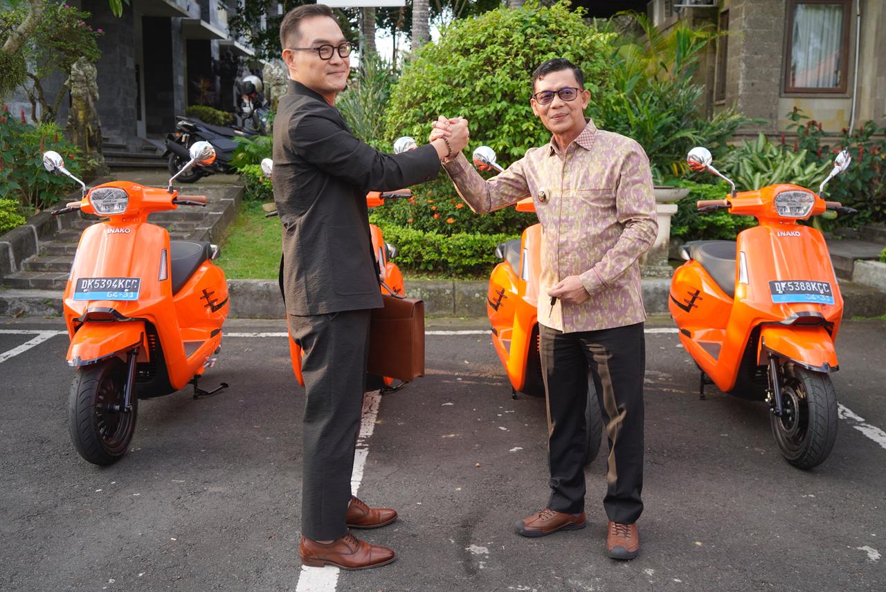 Wujudkan Klungkung Green Island, Bupati Satria Terima Hasil Studi Kelayakan Elektrifikasi Nusa Penida dari PT Inako
