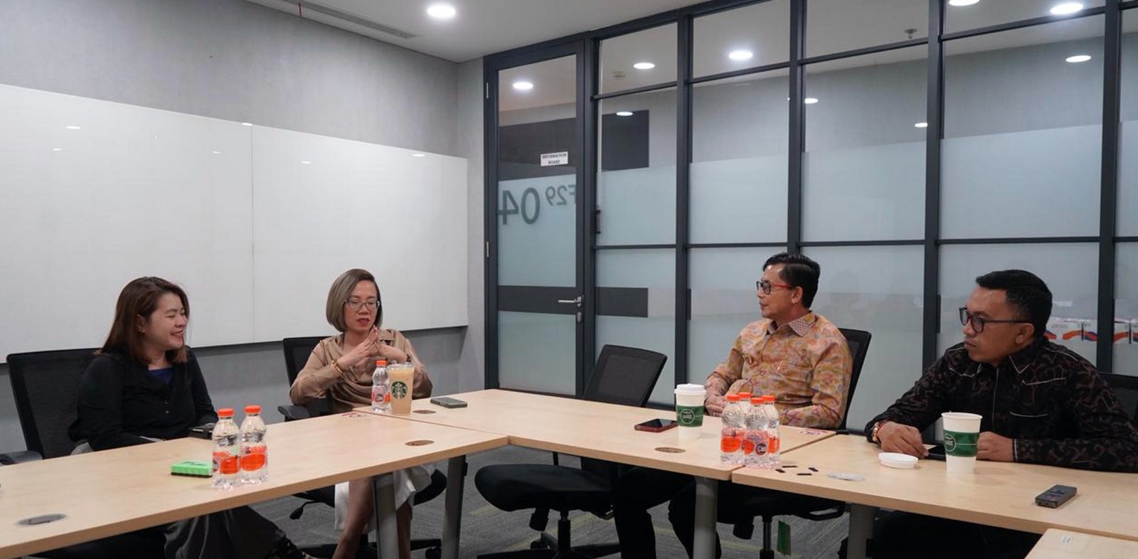 Akselerasi Nusa Penida Green Island 2030, Bupati Klungkung Jajaki Kerja Sama Kendaraan Listrik dengan VinFast