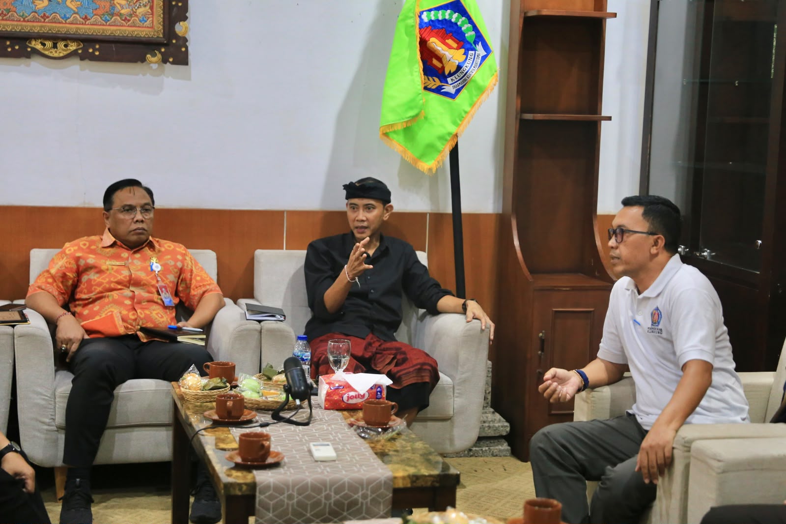 Perkuat Kemandirian Fiskal, Wabup Tjok Surya Pimpin Rapat Koordinasi Peningkatan PAD Sektor Pariwisata dan PUPR