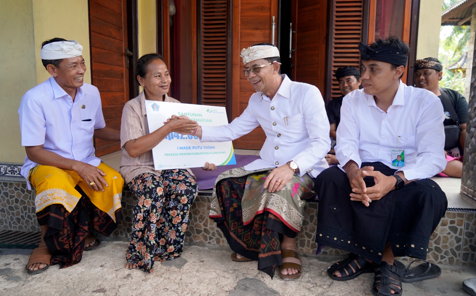 Perkuat Perlindungan Pekerja Rentan, Pemkab Klungkung dan BPJS Ketenagakerjaan Serahkan Santunan JKM Rp84 Juta kepada Ahli Waris Peserta Program BAPAK KEREN