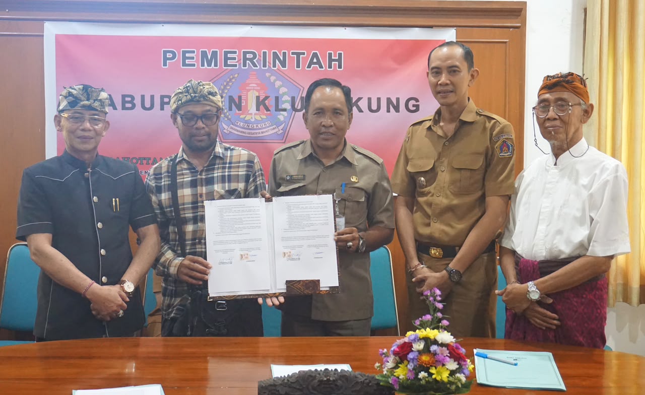 Bupati Satria Tekankan Kualitas dan Ketepatan Waktu dalam Penataan Pura Watu Klotok dan Pura Puseh Sari Swelagiri
