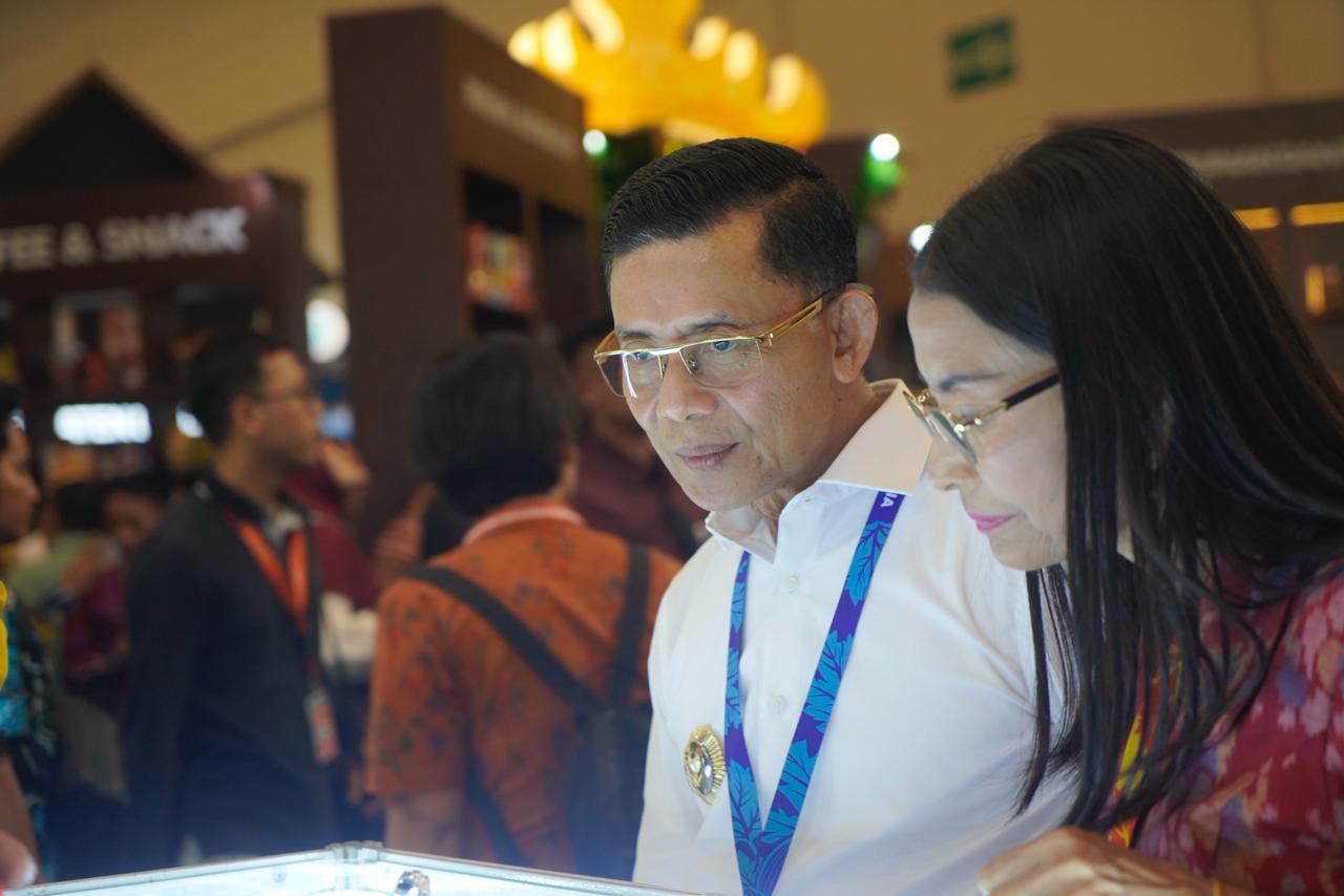 Kenalkan Potensi UMKM, Bupati Satria Kunjungi Stand Klungkung di AOE 2026